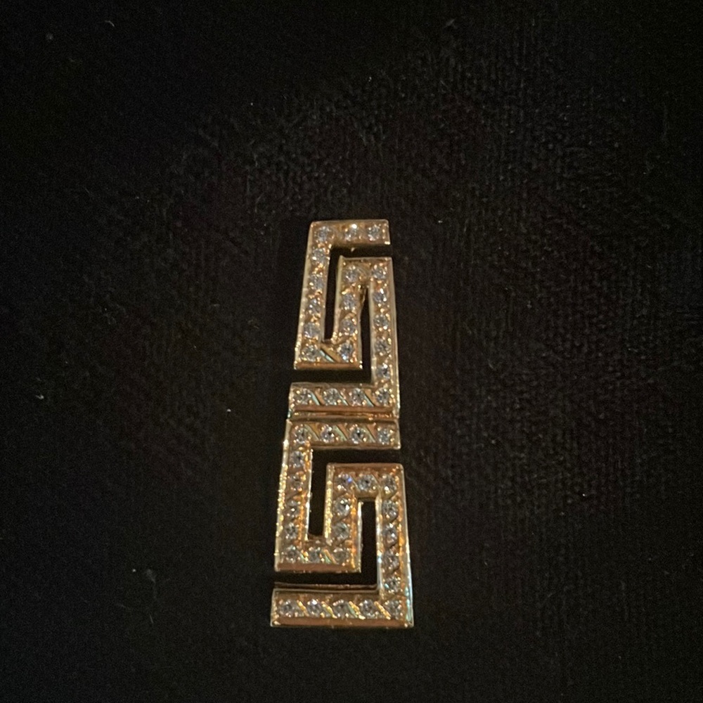 14k yellow gold Greek design pendant with 46 small pointer Diamonds 💎.NWOT
